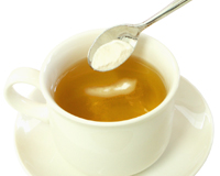 できあがった熱いお茶に溶かす。